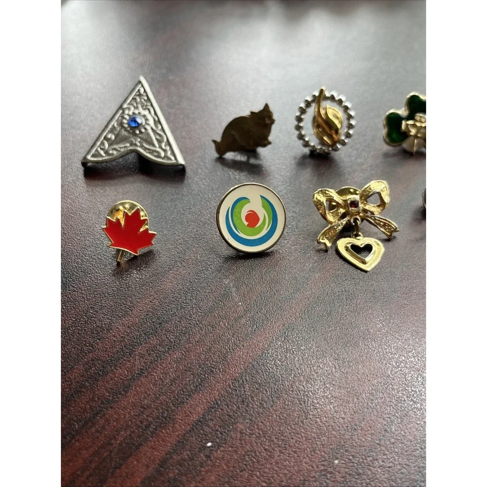 Lot‎ Of 10 Random Mixed Lapel Hat Pins A4